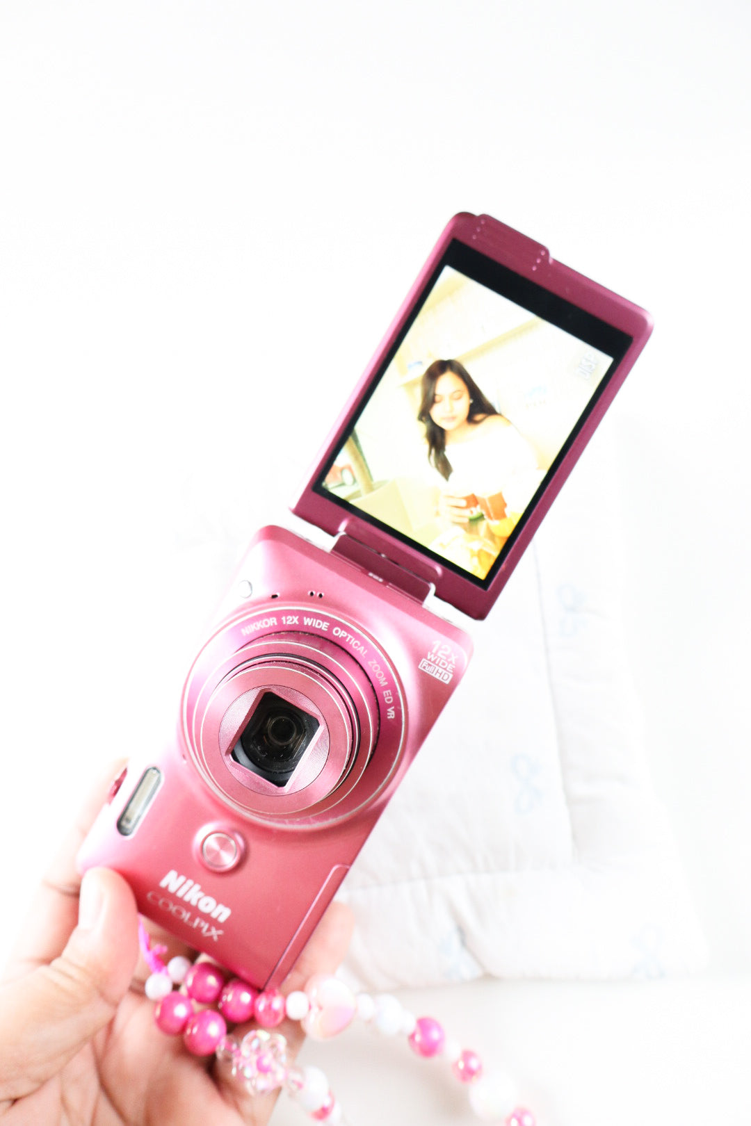 Nikon Coolpix S6900 – GIBBY SNAPS
