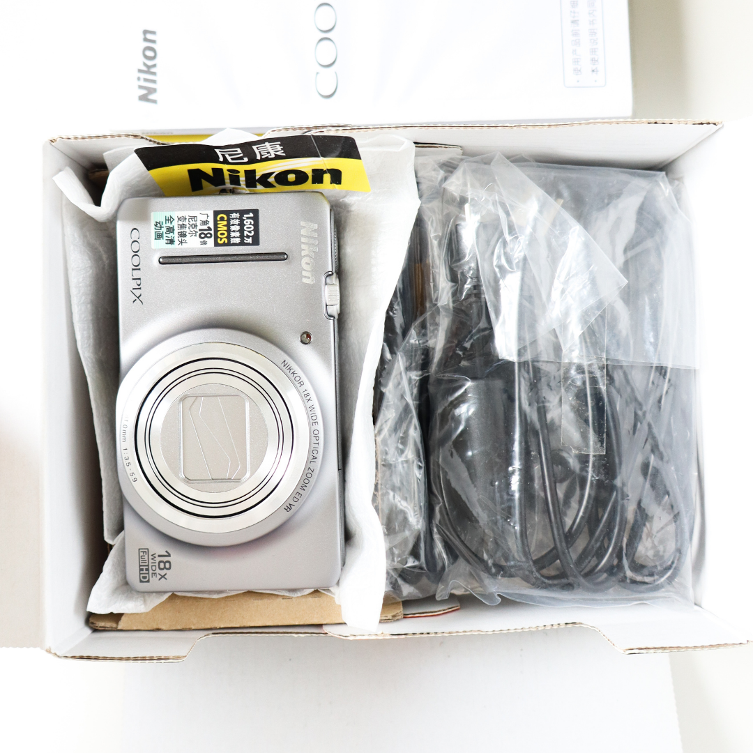 Nikon Coolpix S9200 (like new, boxed)