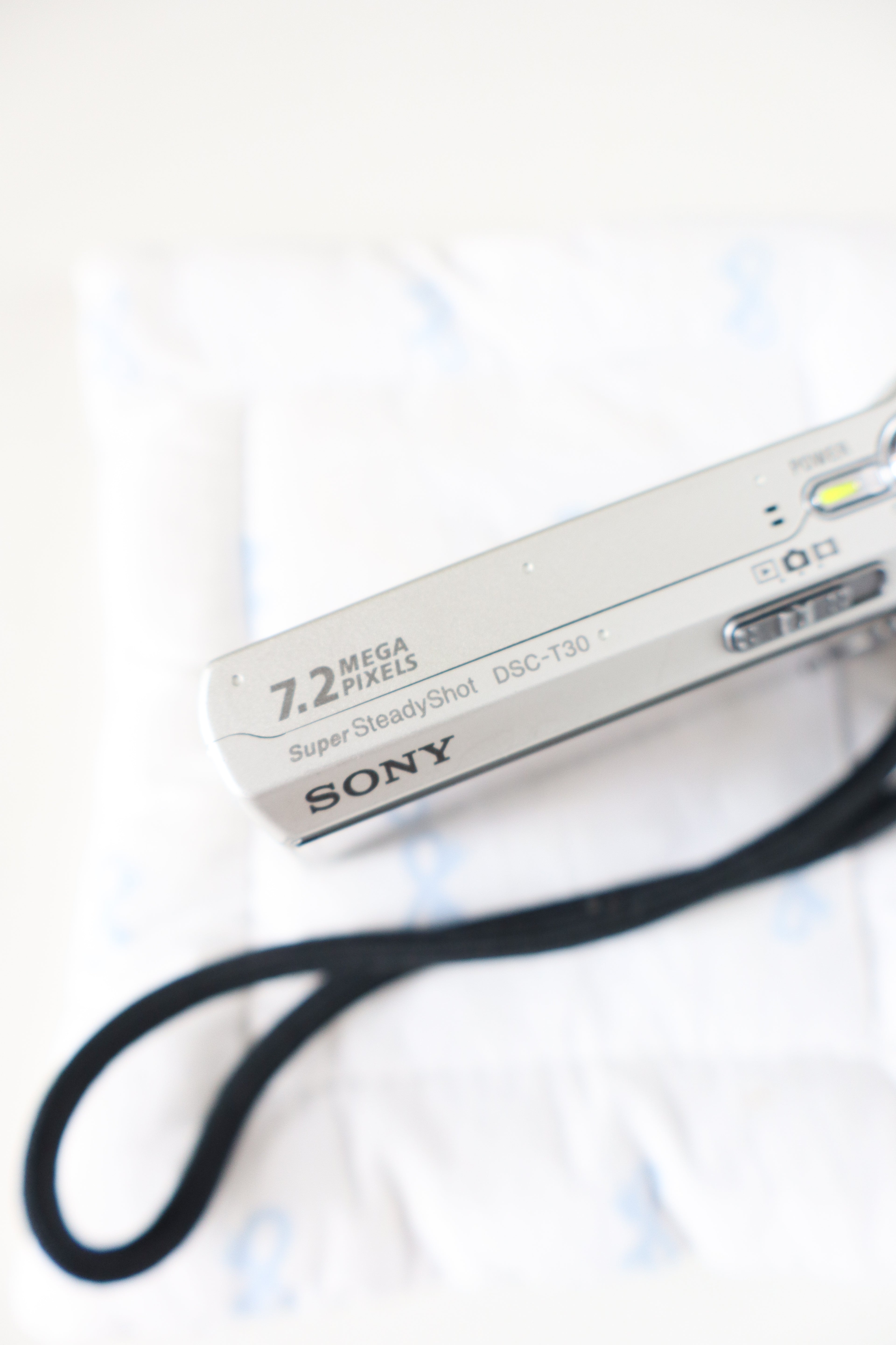 Sony Steadyshot DSC-T30 (Silver)