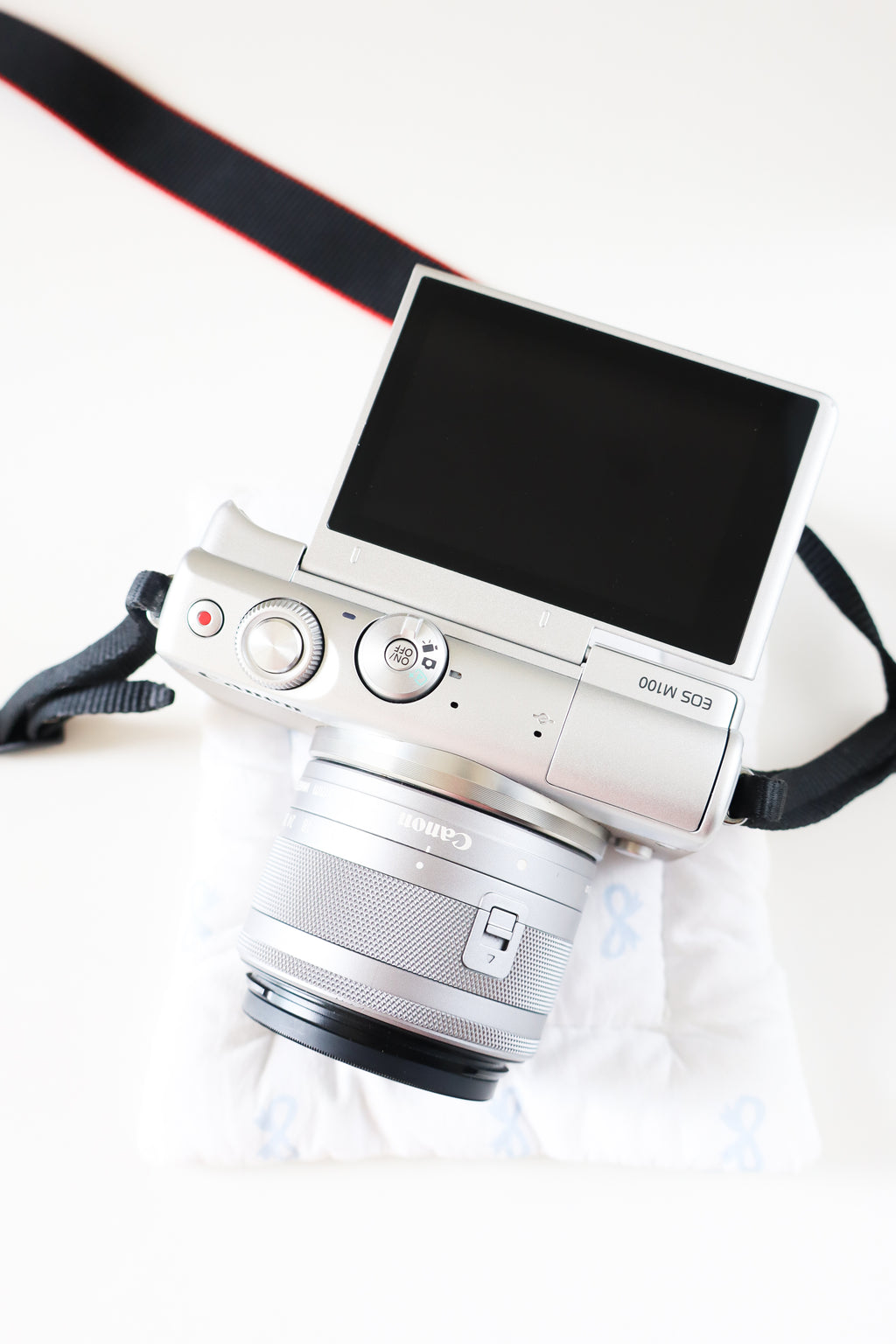Canon EOS M100