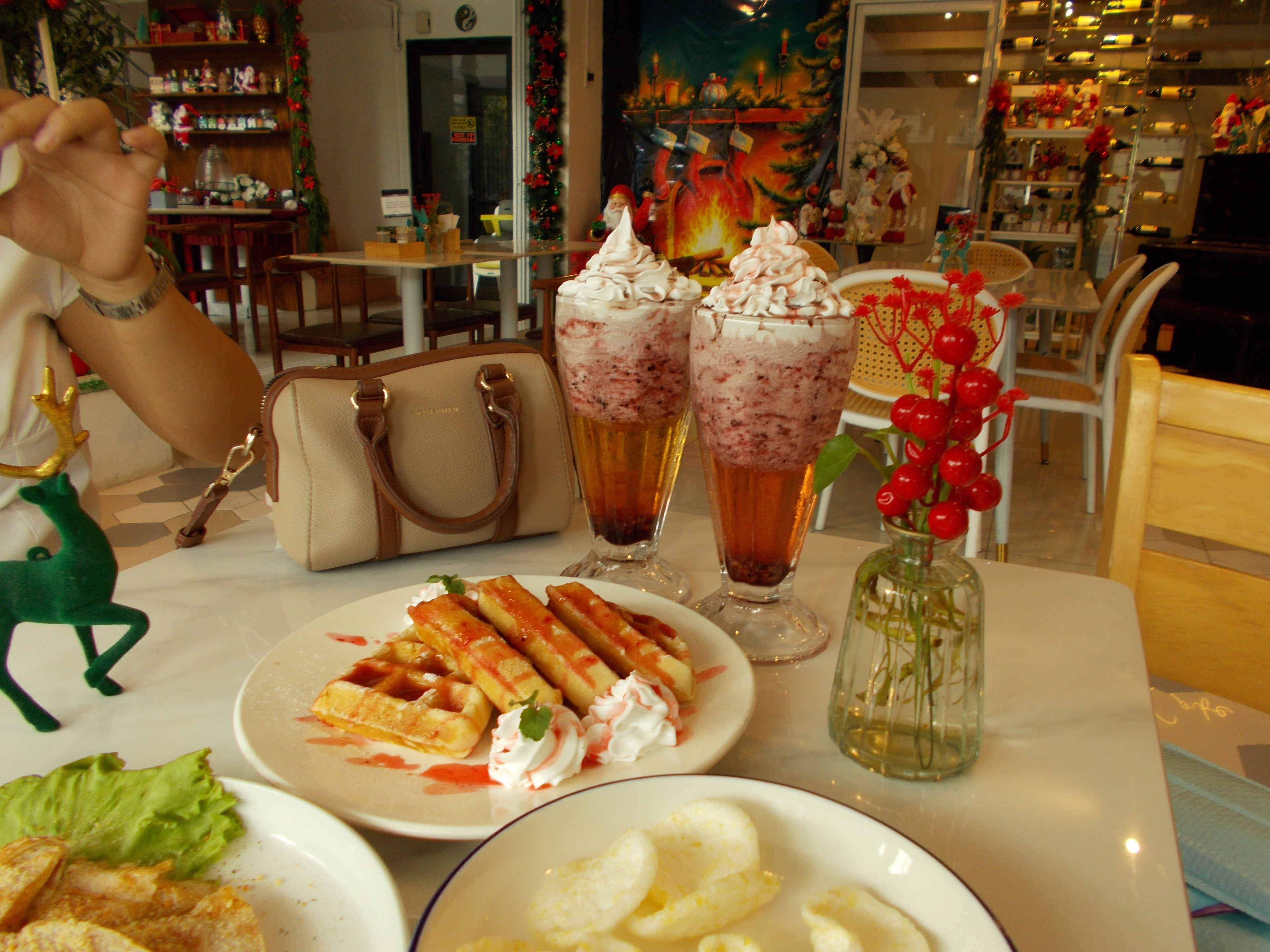 Nikon Coolpix L31 (Champagne, Boxed)