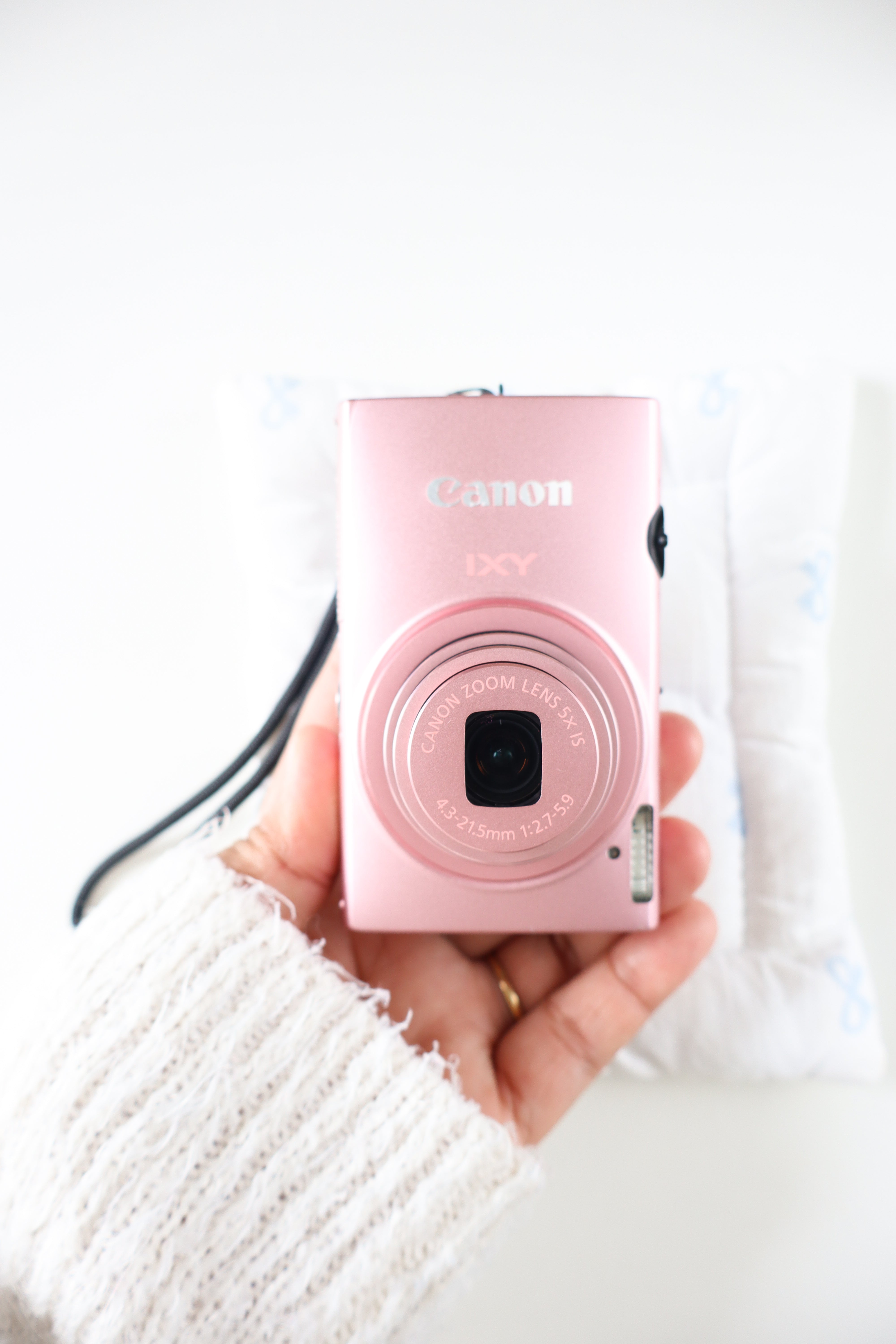 Canon IXY 220F – GIBBY SNAPS