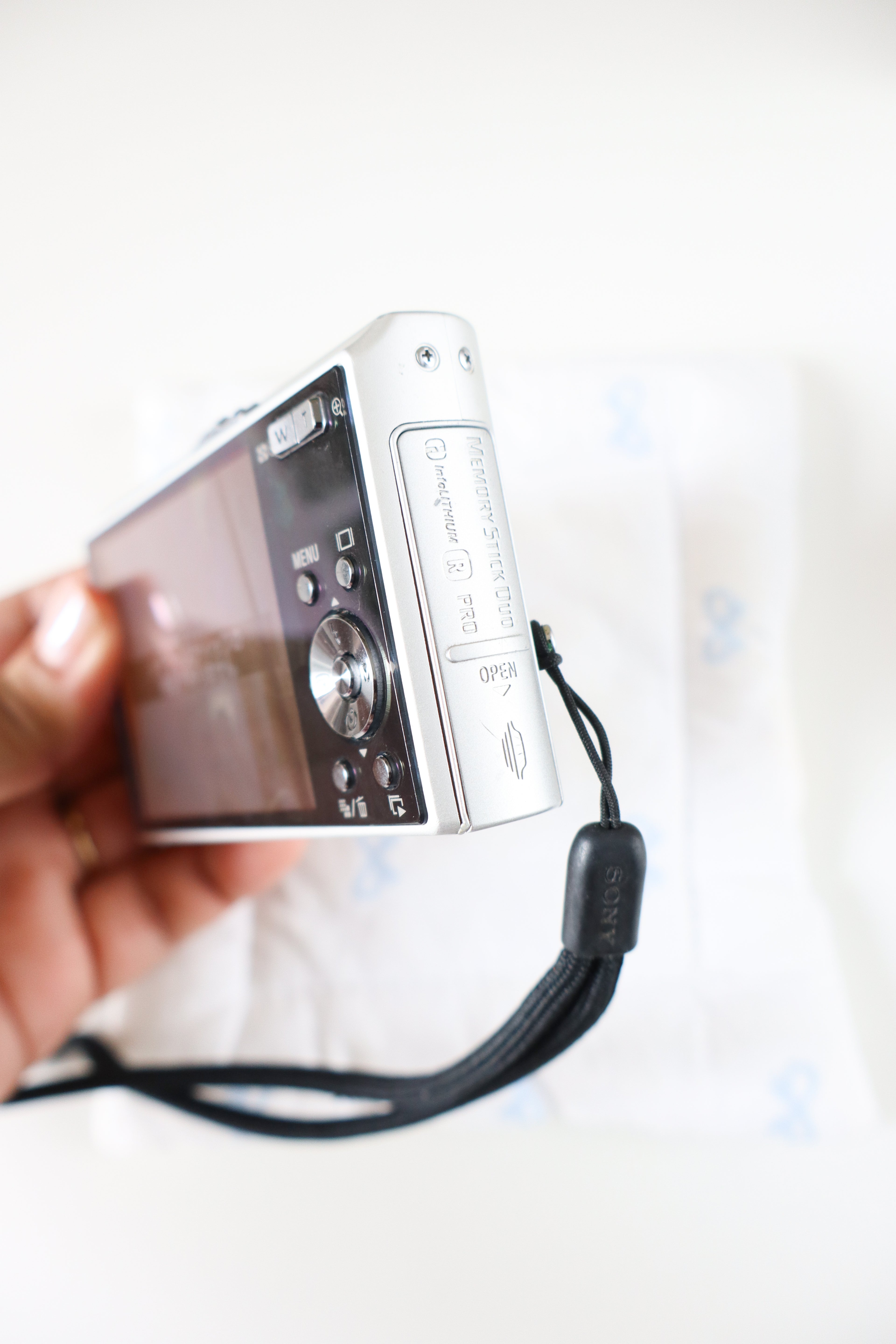 Sony Steadyshot DSC-T30 (Silver)